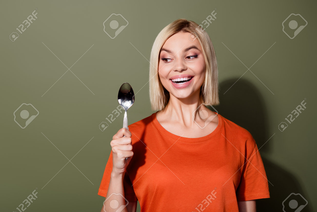 Le guide pratique absolument nécessaire pour manger un yaourt avec une cuillère