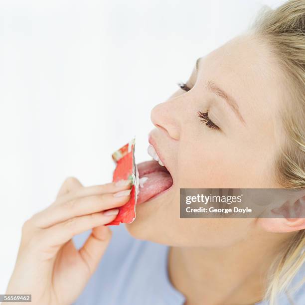 Comment lécher le pot de yaourt proprement et avec méthode
Ou l’art inutile mais rigoureux de ne rien laisser derrière&nbsp;soi